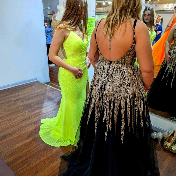 Neon green prom dress - Picture 2 of 3
